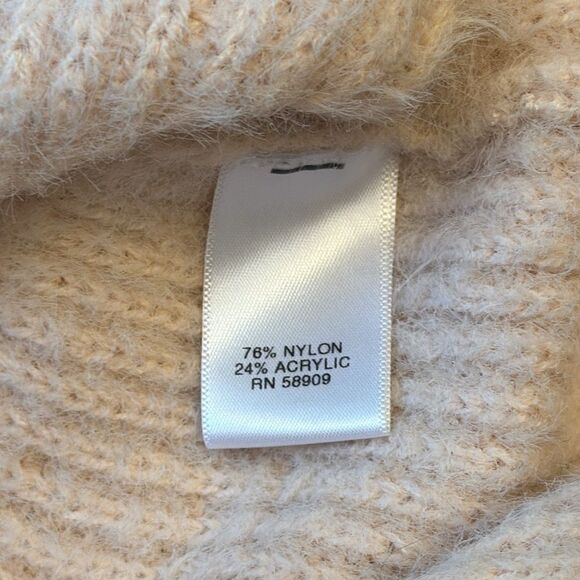 Chelsea and violet pink ruffle sweater - Picture 4 of 6